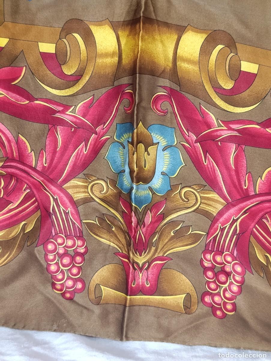 Antig&uuml;edades: ELEGANTE PA&Ntilde;UELO DE SEDA DE LOEWE - Foto 3