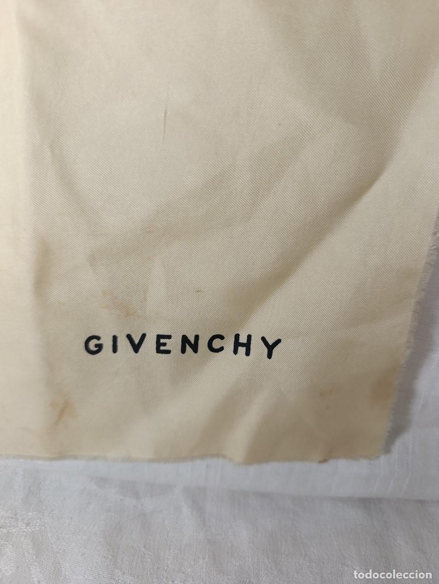 Antig&uuml;edades: ELEGANTE PA&Ntilde;UELO DE GIVENCHY - Foto 2