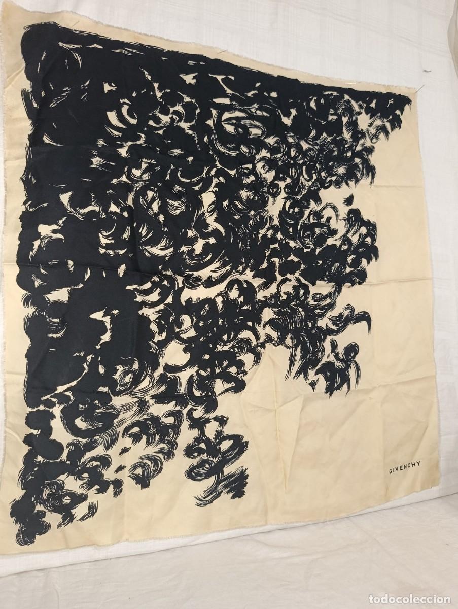 Antig&uuml;edades: ELEGANTE PA&Ntilde;UELO DE GIVENCHY - Foto 5