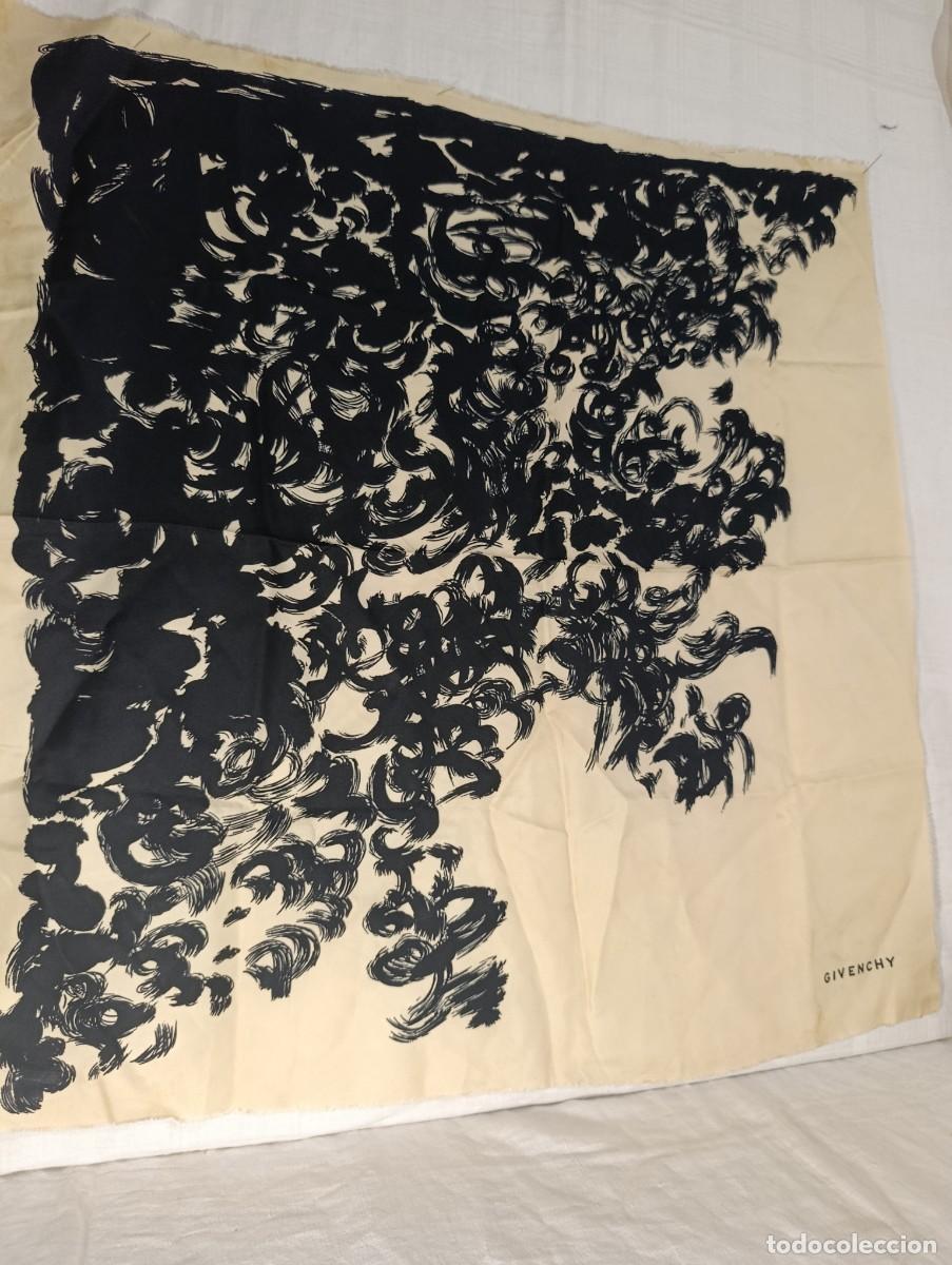 Antig&uuml;edades: ELEGANTE PA&Ntilde;UELO DE GIVENCHY - Foto 6
