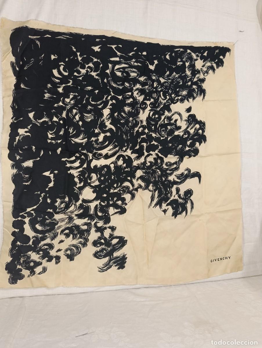Antig&uuml;edades: ELEGANTE PA&Ntilde;UELO DE GIVENCHY - Foto 7
