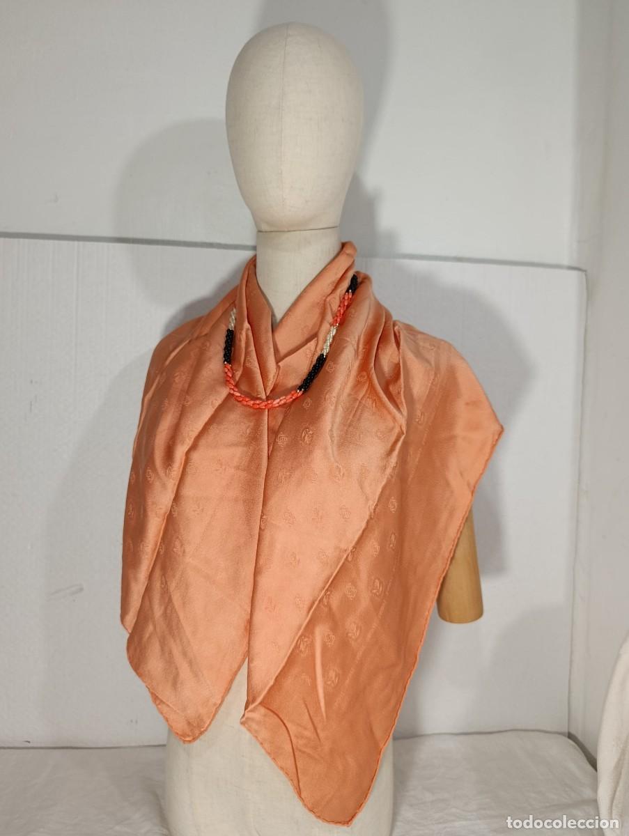 Antig&uuml;edades: ELEGANTE PA&Ntilde;UELO DE SEDA DE LOEWE