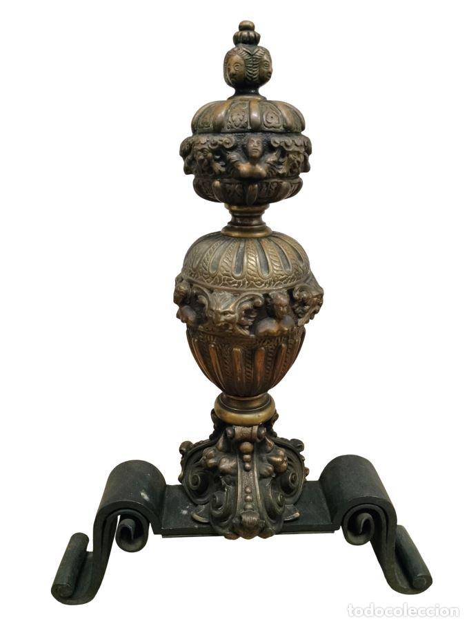 Antig&uuml;edades: PIEZA DECORATIVA O MORILLO DE CHIMENEA DE ESTILO NEORRENACENTISTA. BRONZE FUNDIDO. FRANCIA. XIX.