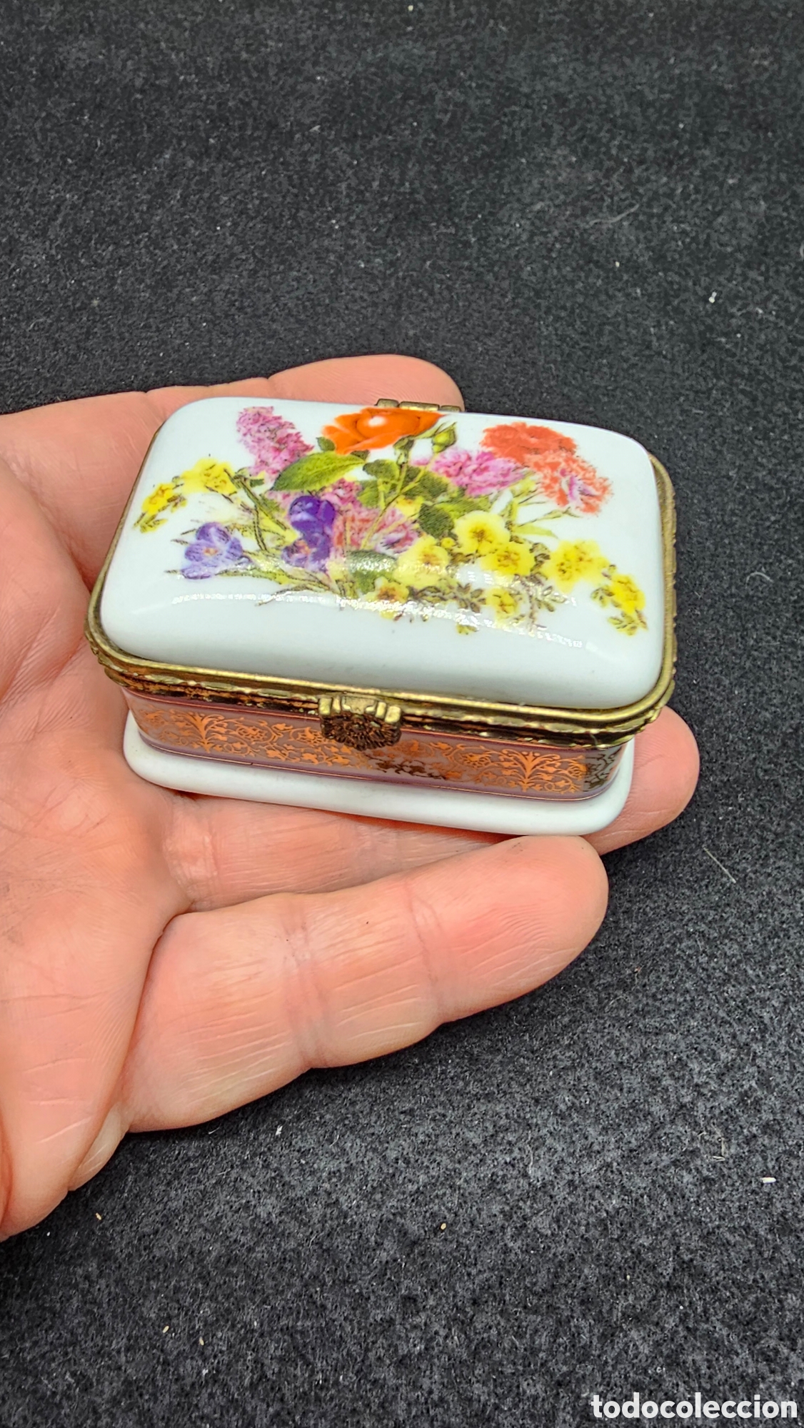 Antig&uuml;edades: Cajita de porcelana de colecci&oacute;n