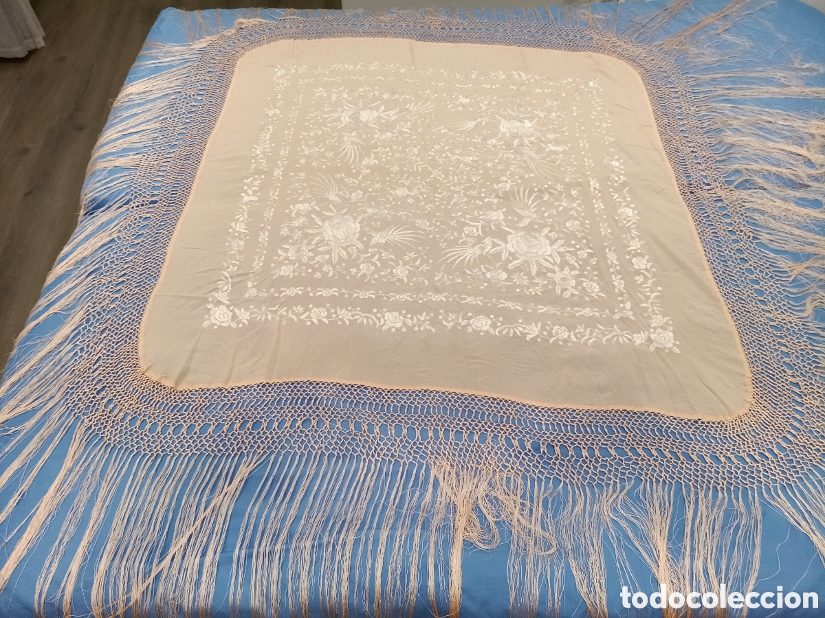 Antig&uuml;edades: GRAN MANTON MANILA FERIA BORDADO ROSA PALO. MAQUILLAJE CENTRO 105X110 CM. FLECOS Y REJILLA 48 CM