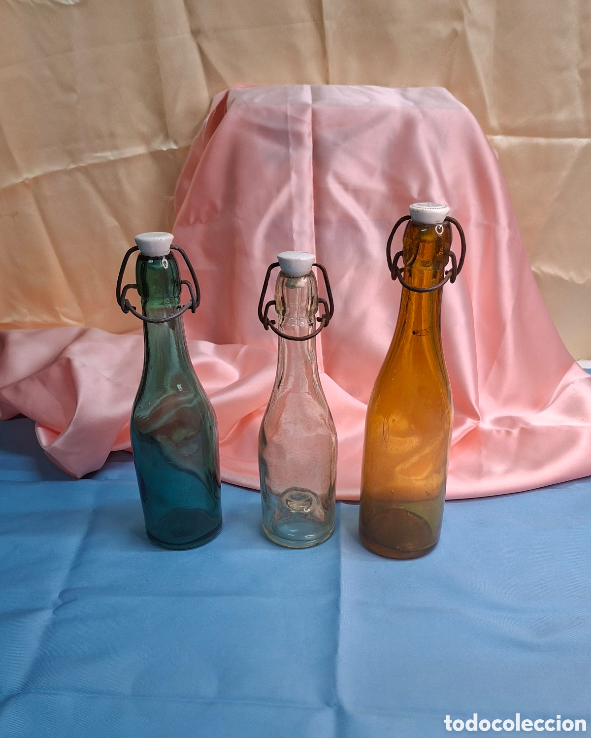 Antig&uuml;edades: Conjunto de tres botellas originales de principios del siglo XX