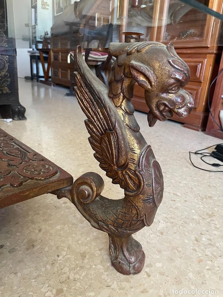 Antig&uuml;edades: Original mesa de hierro con dragones - Foto 4