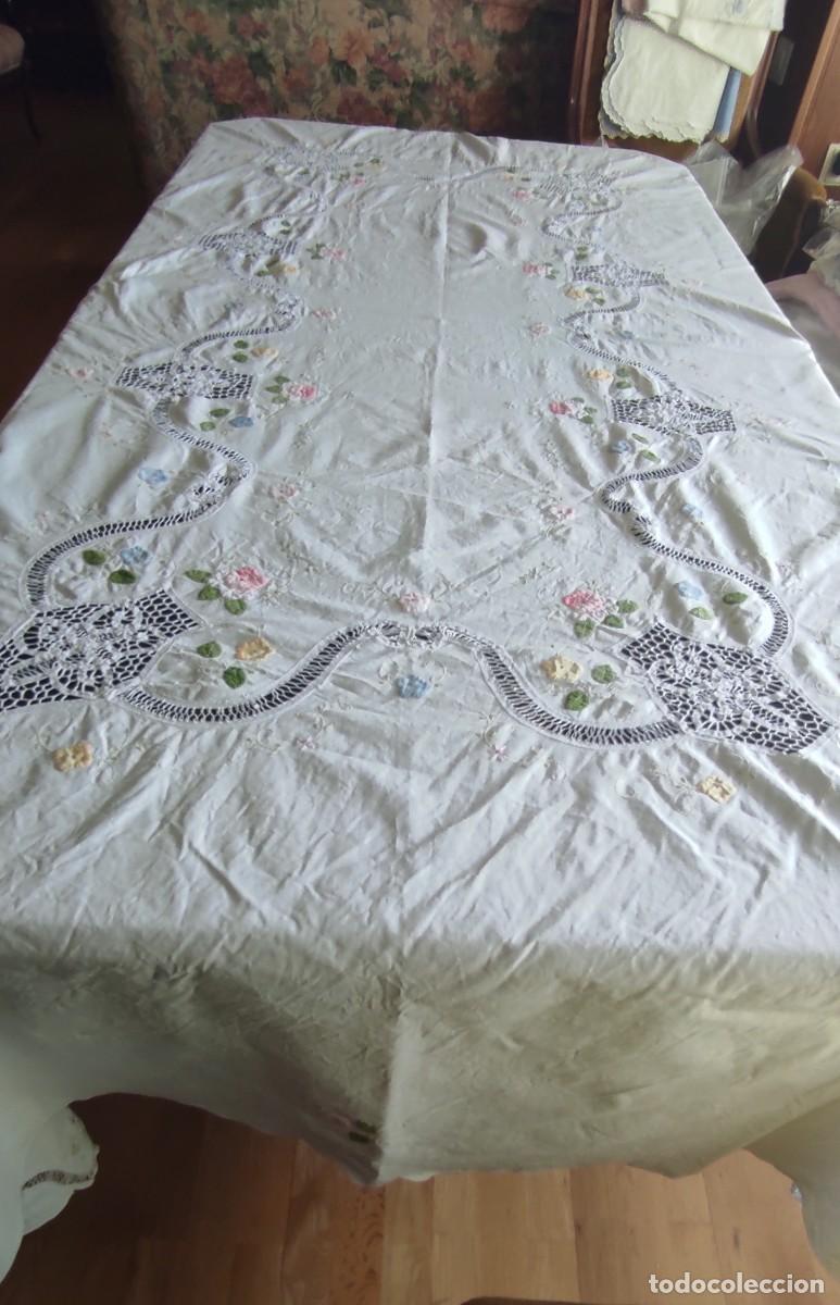 Antig&uuml;edades: ESPECTACULAR MANTEL ANTIGUO DE HILO BLANCO. 250x160 cm - GRAN BORDADO FLORAL CALADO Y ENCAJE.
