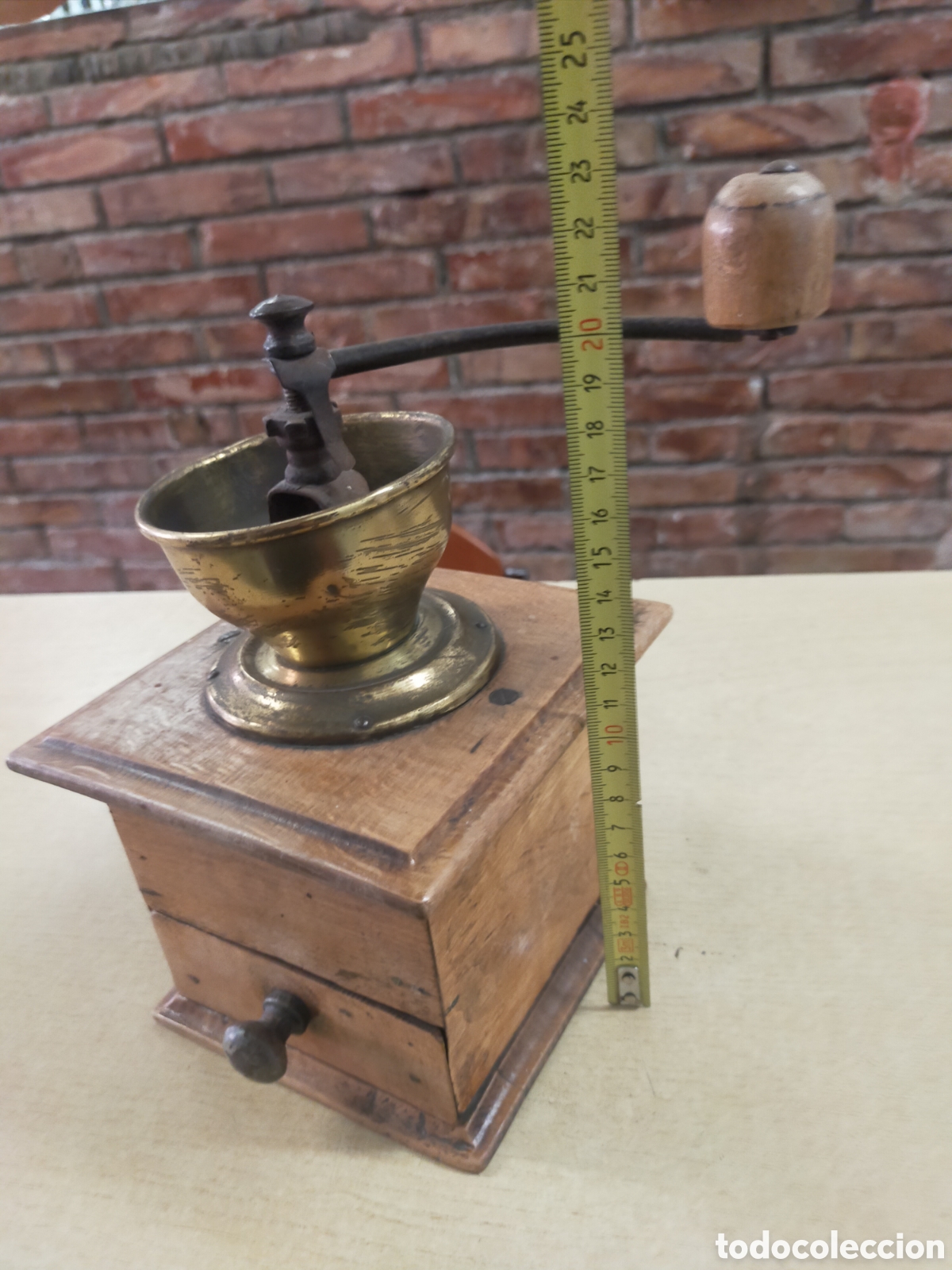 Antig&uuml;edades: Molinillo de caf&eacute; antiguo de madera y lat&oacute;n - Foto 6