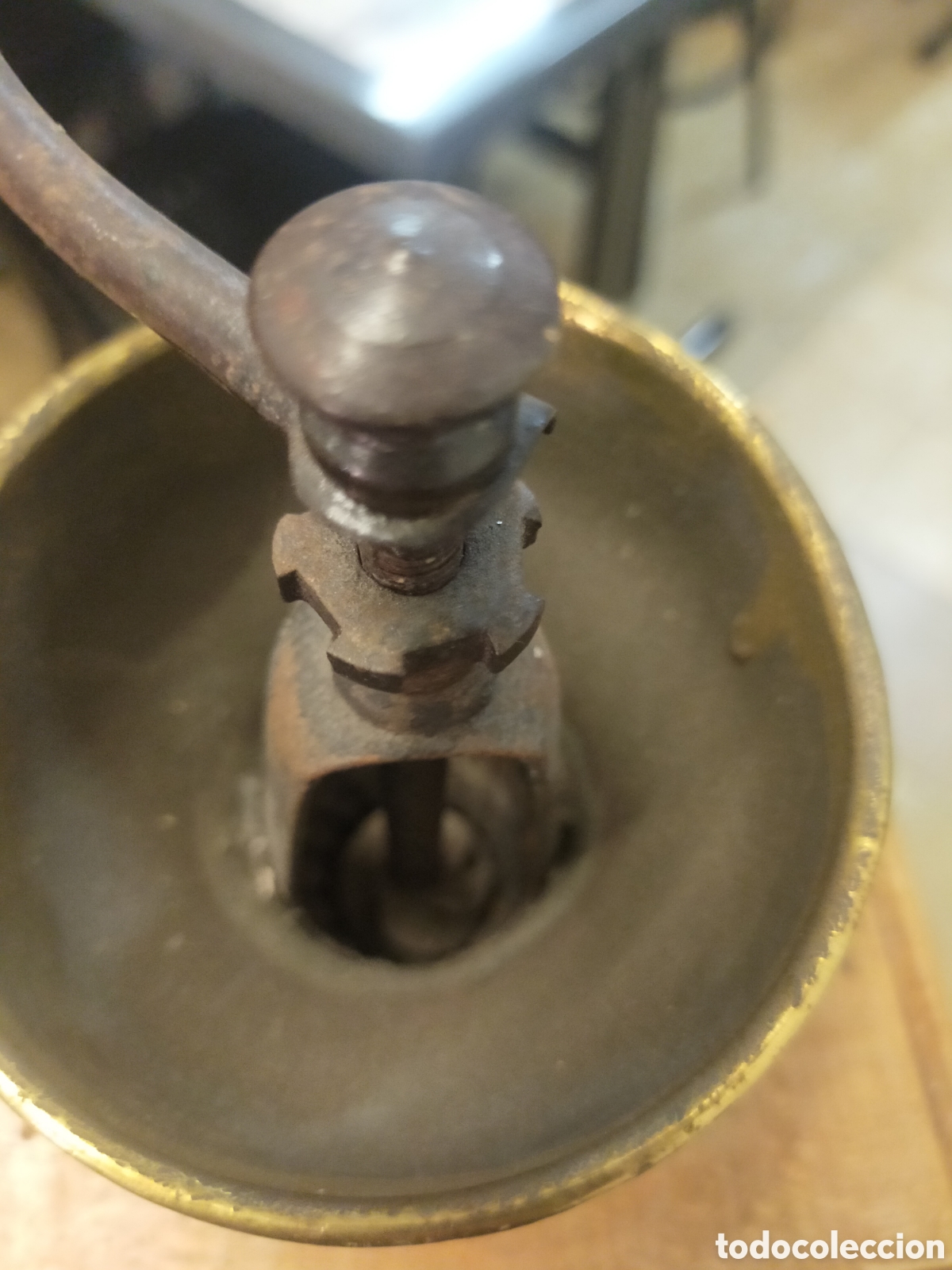 Antig&uuml;edades: Molinillo de caf&eacute; antiguo de madera y lat&oacute;n - Foto 8