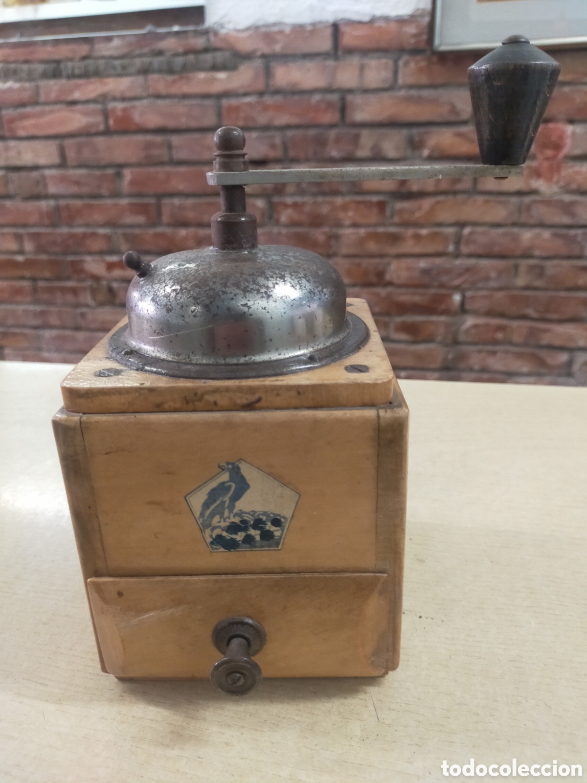 Antig&uuml;edades: Molinillo de caf&eacute; antiguo de madera