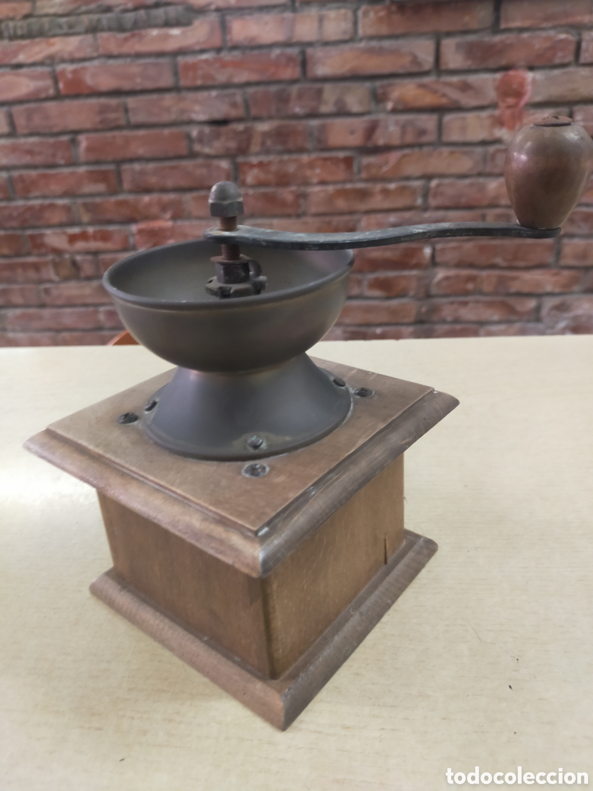 Antig&uuml;edades: Molinillo de caf&eacute; antiguo de madera - Foto 3