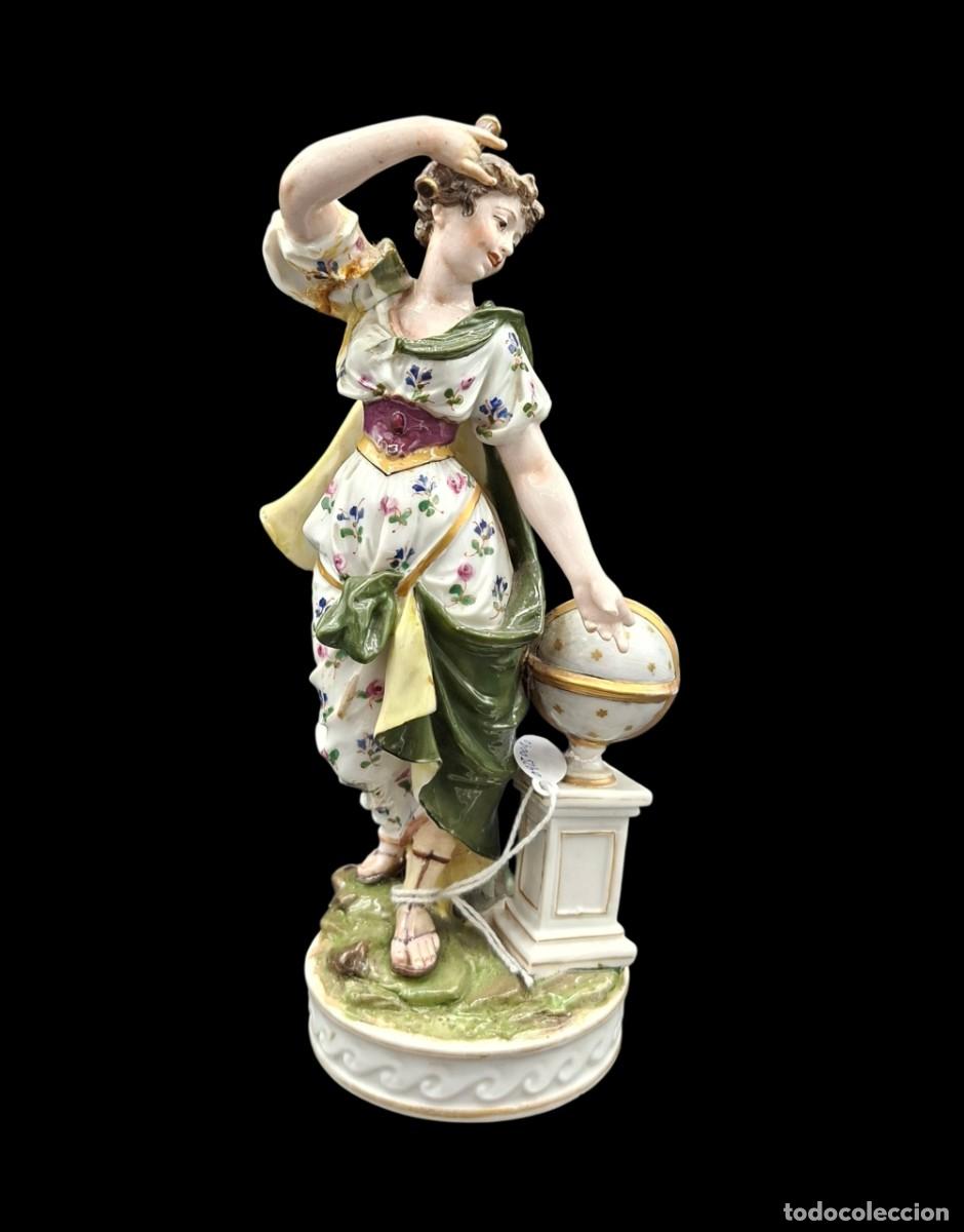 Antig&uuml;edades: FIGURA ALEGORICA EN PORCELANA DE BAVIERA CON SELLO