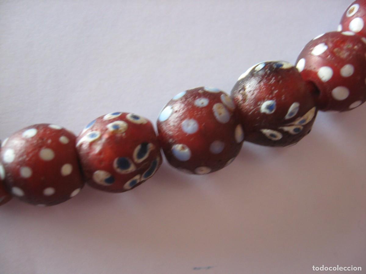 Antig&uuml;edades: VUELTA DE ANTIGUAS CUENTAS DE MURANO, JOYERIA POPULAR, INDUMENTARIA.