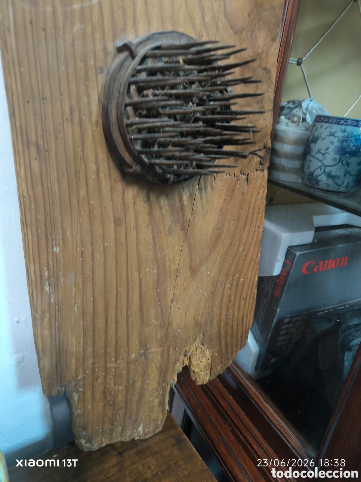 Antig&uuml;edades: Cardadera sobre madera - Foto 3