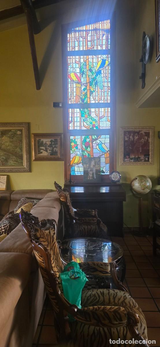 Antig&uuml;edades: Gran vidriera emplomada modernista/art nouveau con aves ex&oacute;ticas y motivos florales