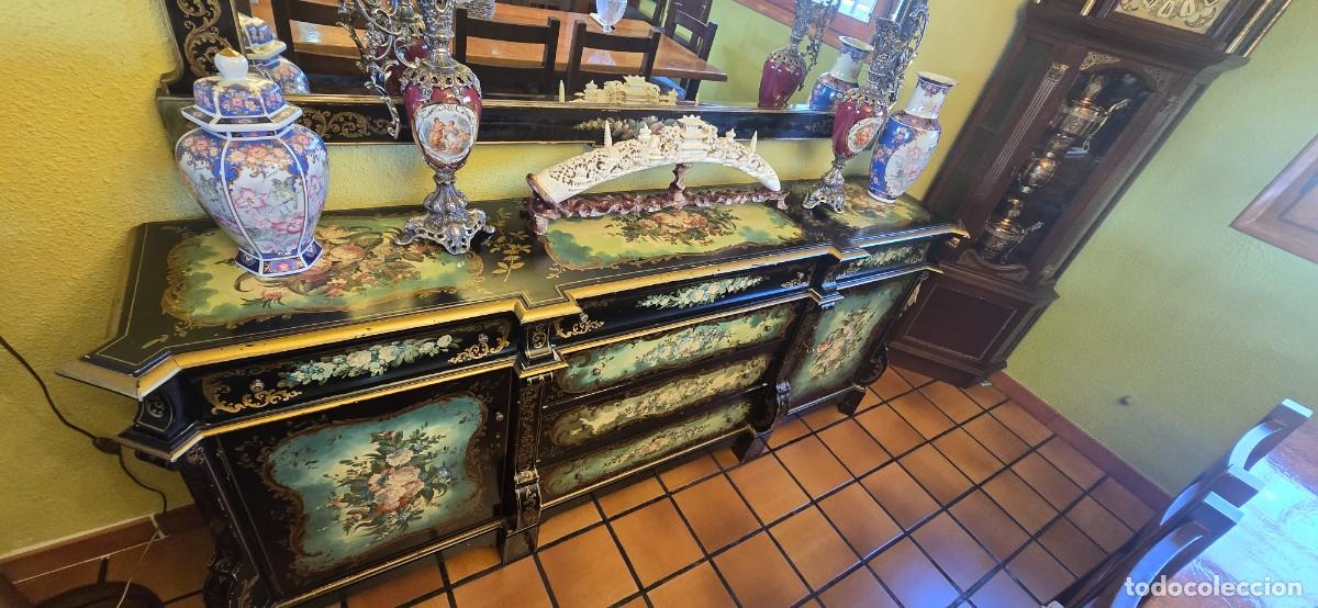 Antig&uuml;edades: T&iacute;tulo: Aparador lacado estilo veneciano/chino pintado a mano