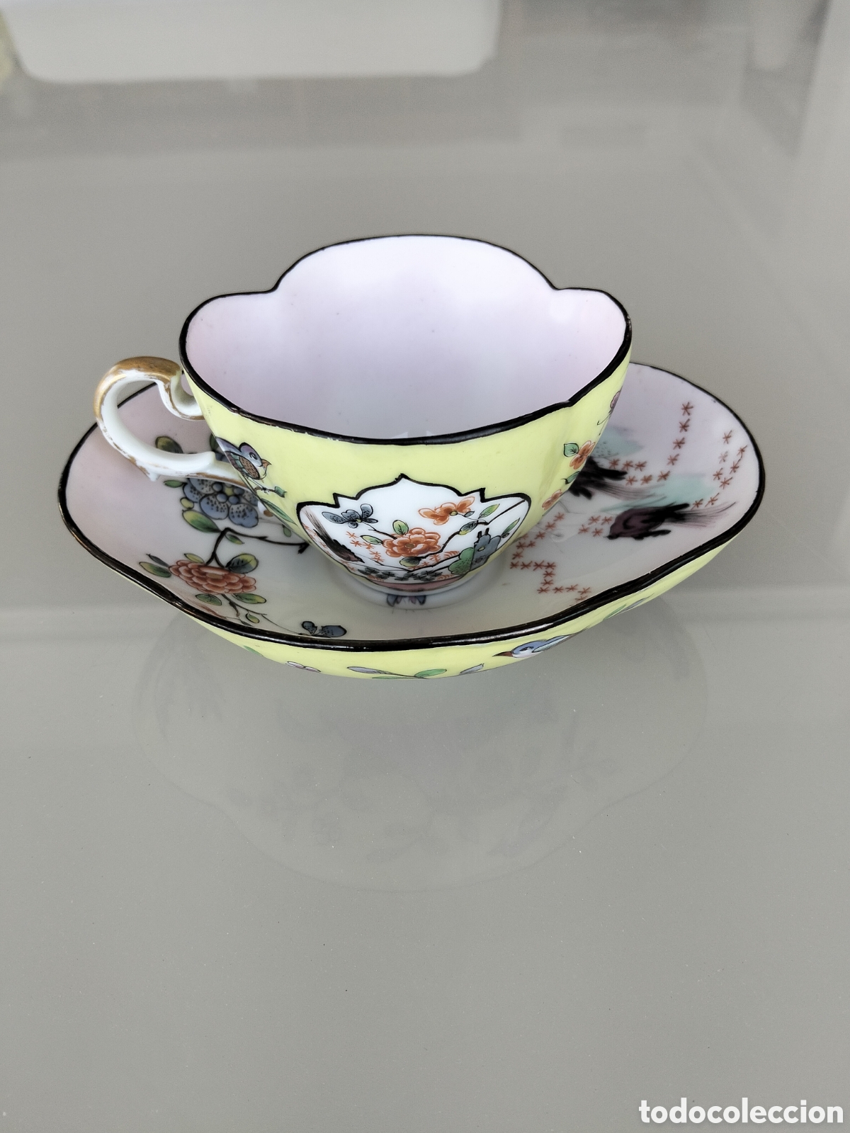 Antig&uuml;edades: Taza y Plato de Porcelana Alemana Estilo Dresde / Meissen. Marca AR, Siglo XIX.