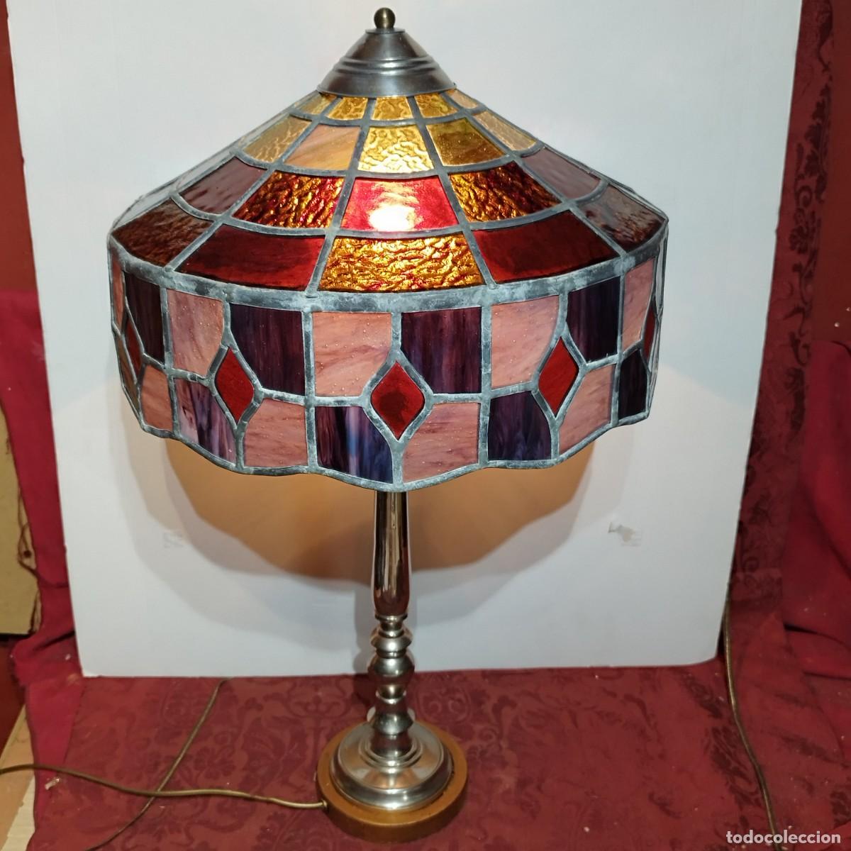 Antig&uuml;edades: ELEGANTE LAMPARA MESA ESTILO TIFFANNY - PANTALLA 40 CM DIAMETRO DE CRISTAL EMPLOMADO - 69 CM ALTO -