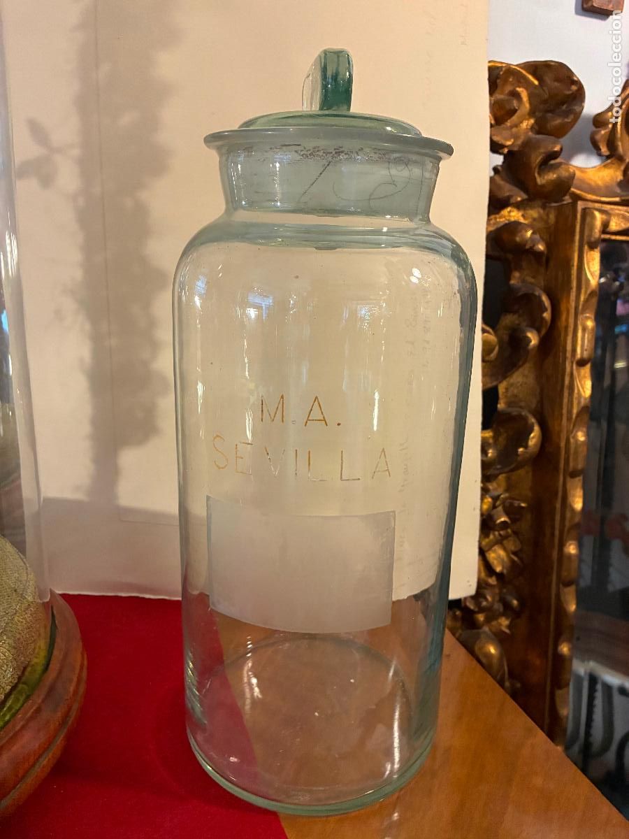 Antig&uuml;edades: Antiguo tarro de cristal M.A. Sevilla mide 39 x 16 cm bienconservada, el tapon no se puede quitar