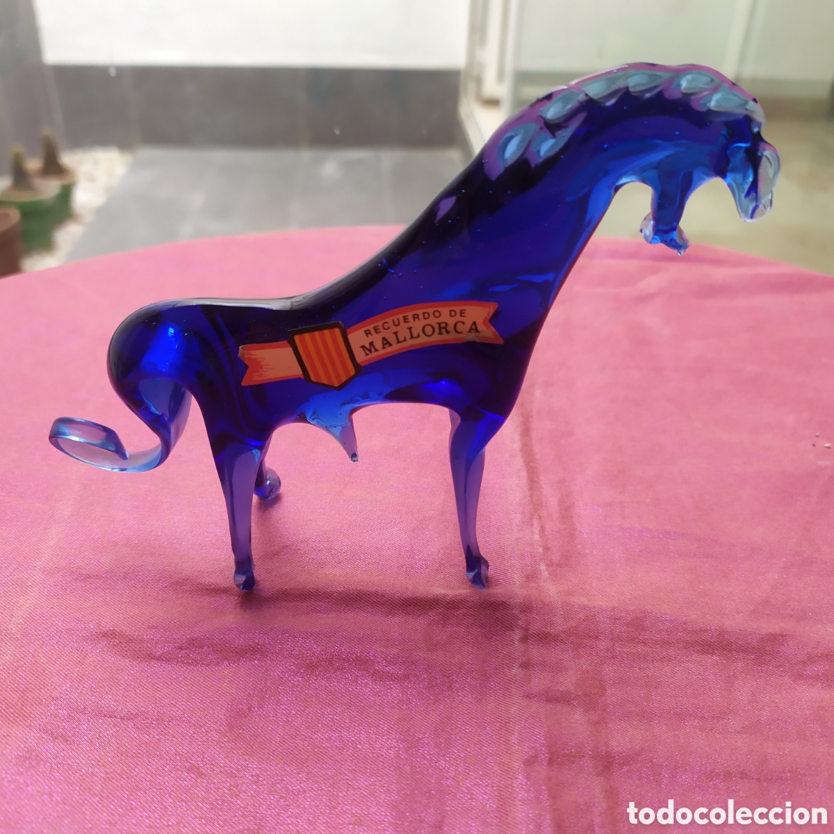 Antig&uuml;edades: Souvenirs vintage de cristal recuerdo de Mallorca, mide 10 cm altura. Presenta una peque&ntilde;a rotura en