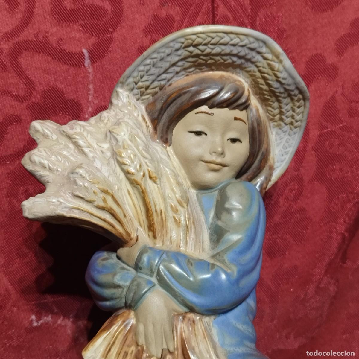 Antig&uuml;edades: FIGURA PORCELANA NAO LLADRO - NI&Ntilde;A CON TRIGO EN SUS BRAZOS - 32,5 CM ALTO -