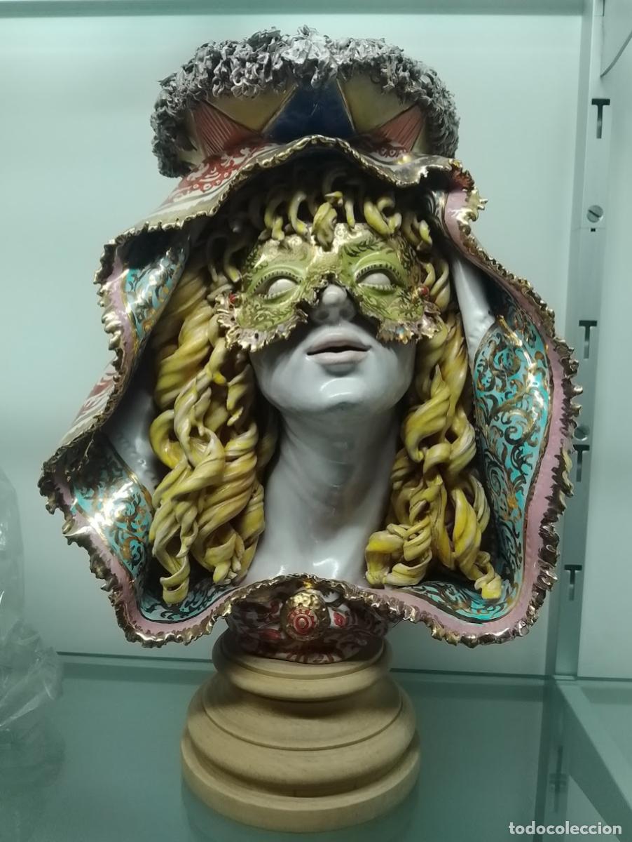 Antig&uuml;edades: busto de dama con mascara veneciana en ceraica firmada Danti