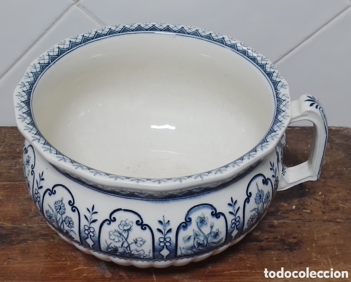 Antig&uuml;edades: Jarra de agua o Orinal? Porcelana.