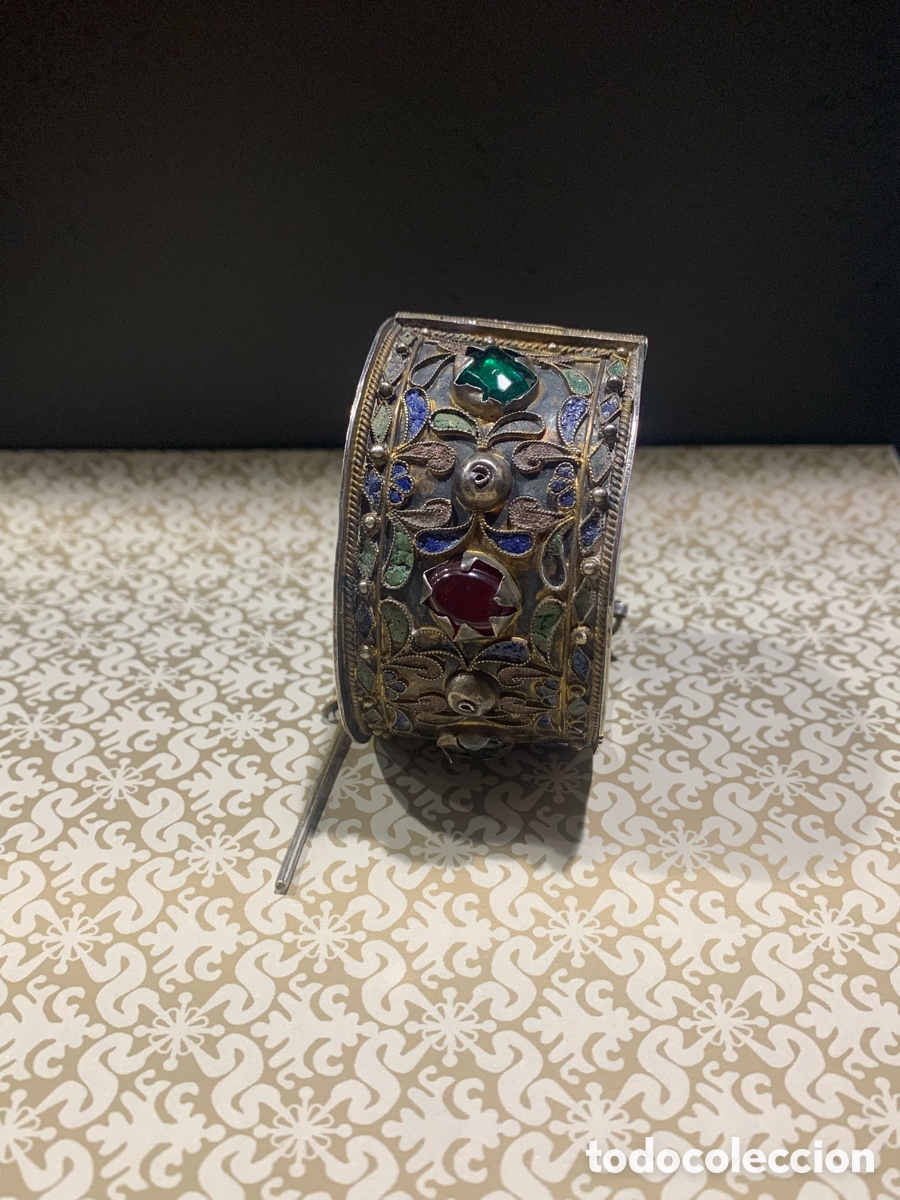 Antig&uuml;edades: Brazalete &eacute;tnico plata y esmalte. S.XIX
