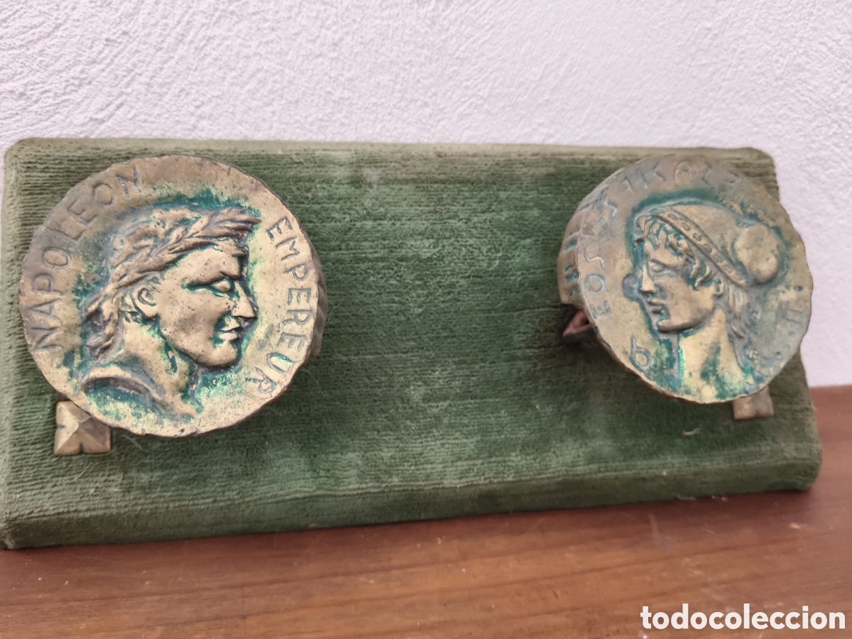 Antig&uuml;edades: ANTIGUO PERCHERO COLGADOR CON MEDALLON DE BRONCE NAPOLEON