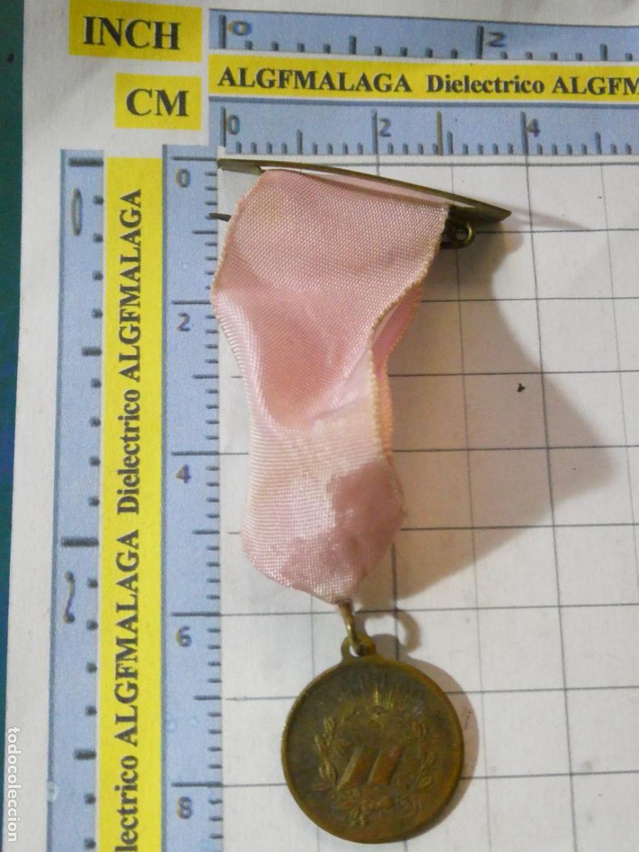 Antig&uuml;edades: MEDALLA MEDALLITA COLEGIOS UNIVERSIDADES. M&Eacute;RITO PREMIO A LA APLICACI&Oacute;N