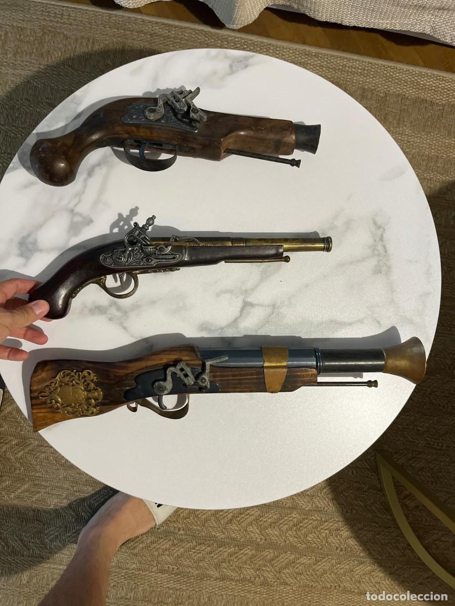 Antig&uuml;edades: Lote de 3 R&eacute;plicas de Pistolas Antiguas y Trabuco (Decoraci&oacute;n)