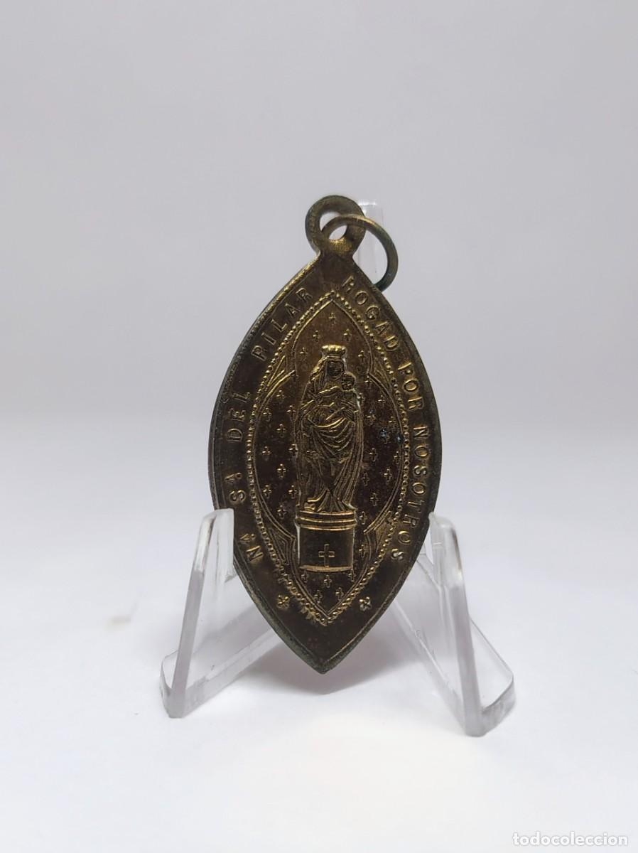 Antig&uuml;edades: Medalla religiosa / Colgante: NUESTRA SE&Ntilde;ORA DEL PILAR y SANTA CAPILLA. M397
