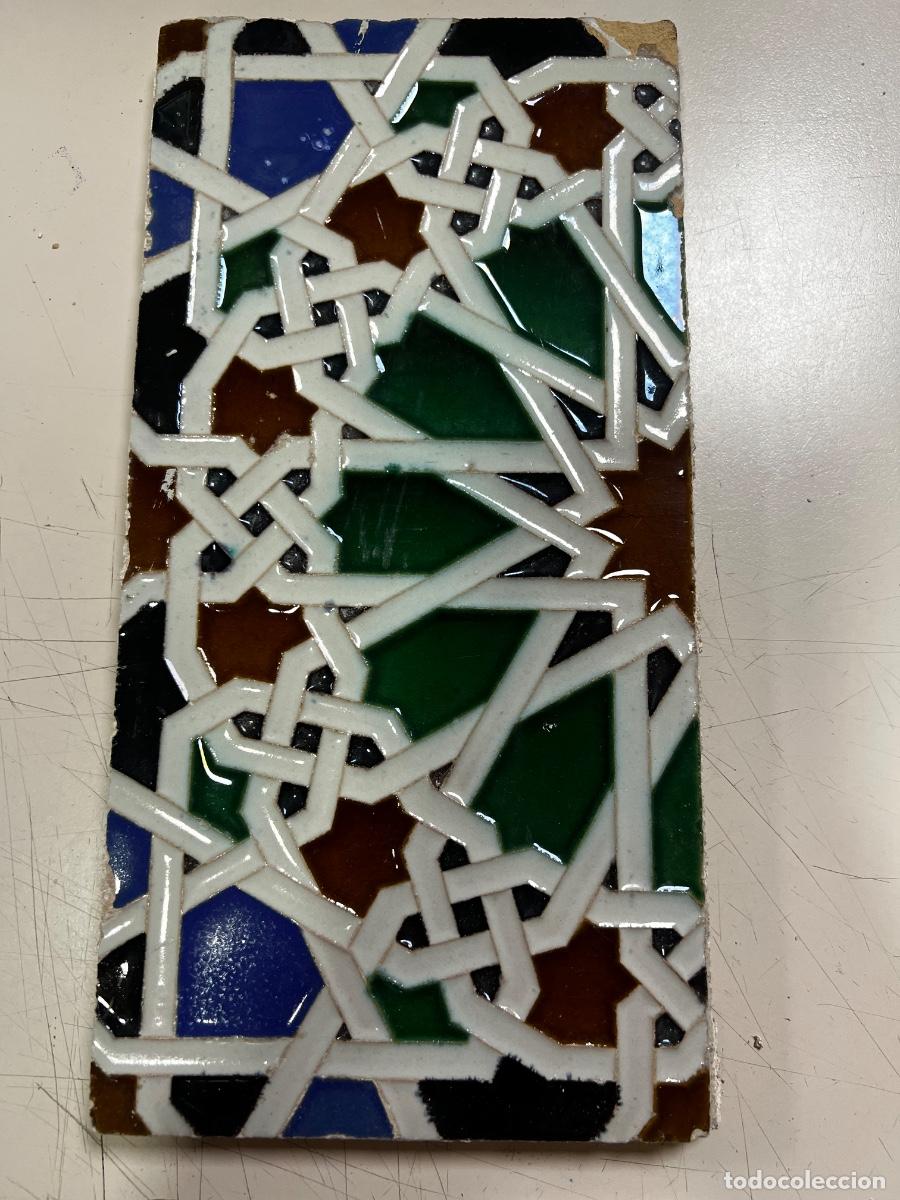 Antig&uuml;edades: AZULEJO CER&Aacute;MICO. MENSAQUE RODR&Iacute;GUEZ. SEVILLA. TRIANA. 27,5 X 13,5 X 1,1 CM.