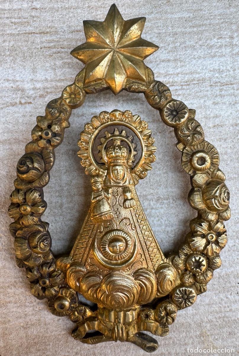 Antiguidades: MEDALLA RELIGIOSA DE COFRAD&Iacute;A - VIRGEN CON NI&Ntilde;O Y MARCO OVAL CON FLORES