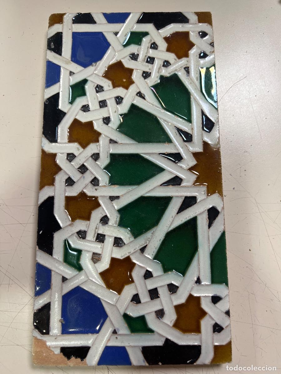 Antig&uuml;edades: AZULEJO CER&Aacute;MICO. MENSAQUE RODR&Iacute;GUEZ. SEVILLA. TRIANA. 27,5 X 13,5 X 1,1 CM.