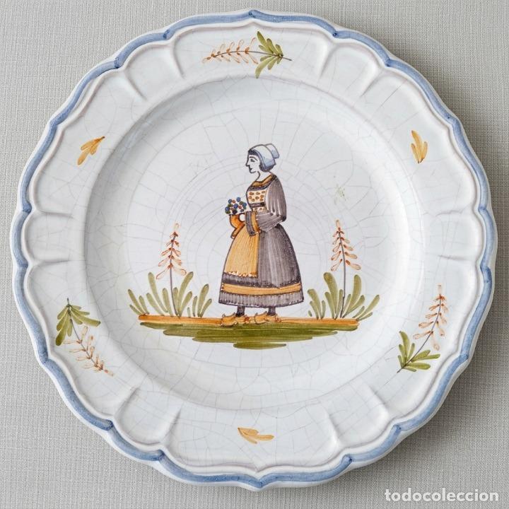 Antiquit&eacute;s: Plato de cer&aacute;mica francesa Montgolfier. Pintado a mano. 24 cm di&aacute;metro