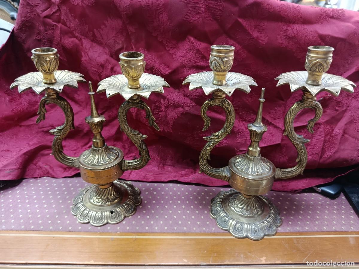 Antig&uuml;edades: Pareja de candelabros de bronce antiguos