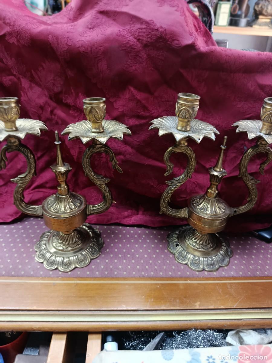 Antig&uuml;edades: Pareja de candelabros de bronce antiguos - Foto 6