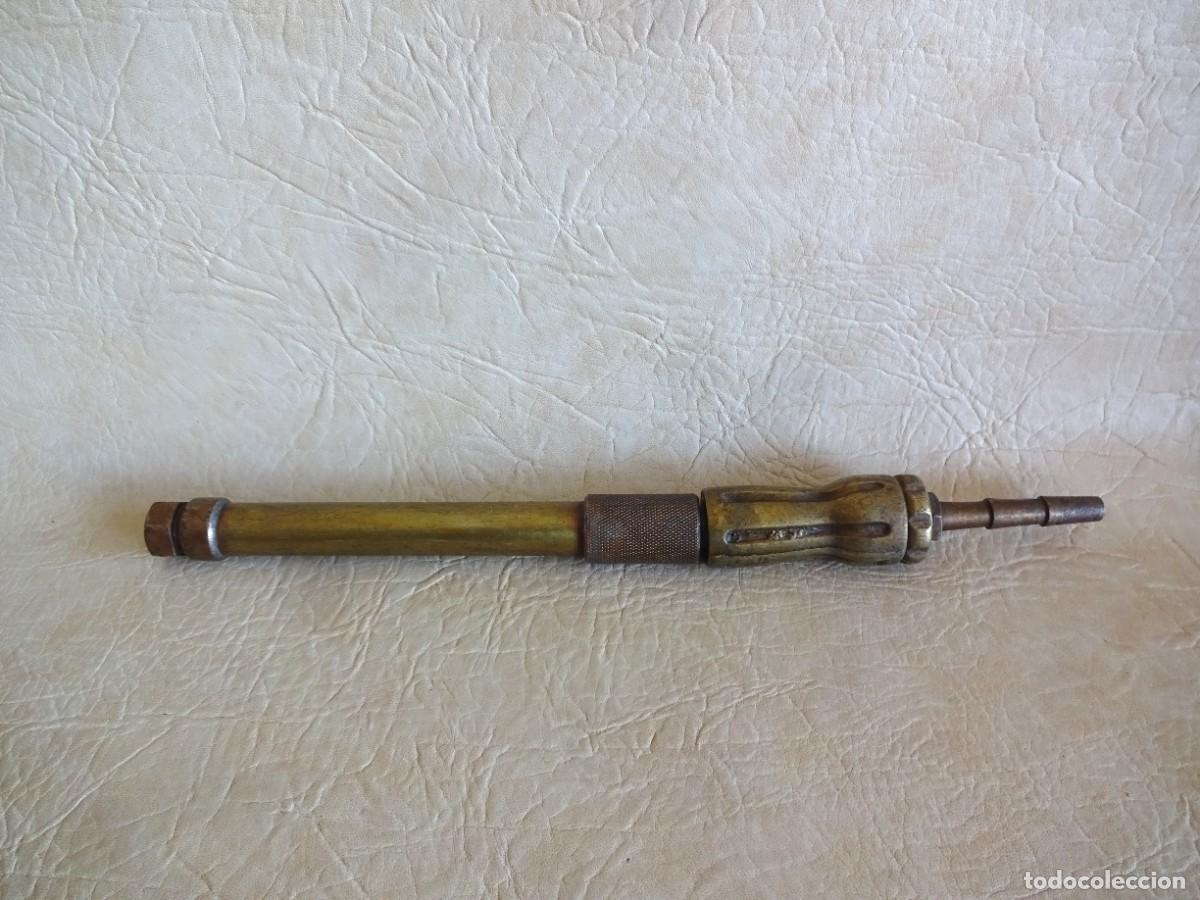 Antig&uuml;edades: antigua lanza o fumigador para sulfatar de bronce o laton