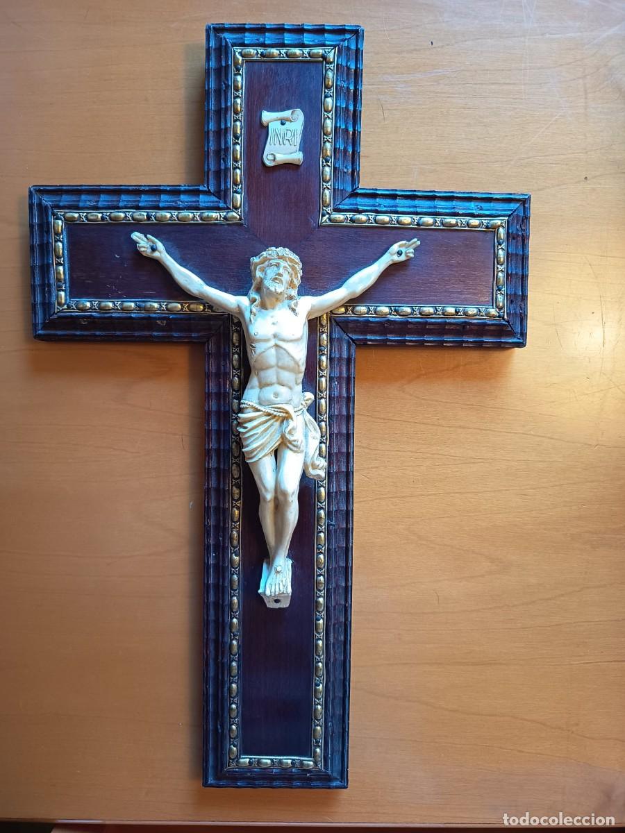 Antiques: Cristo de marfil crucificado en cruz de madera. 1&ordf; mitad siglo XX
