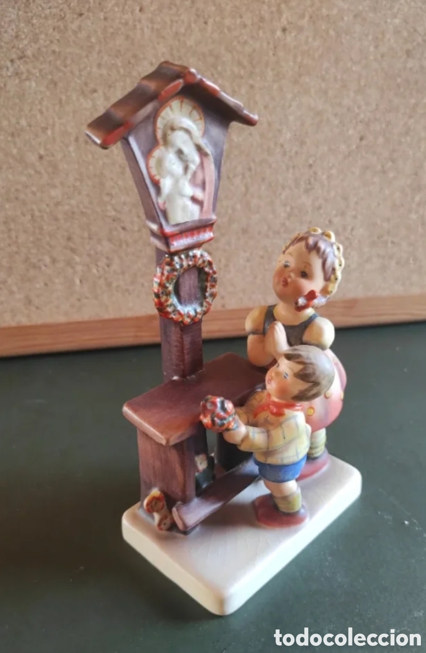 Antig&uuml;edades: Figura de porcelana de la marca Hummel, modelo 23/1, titulada &rdquo;Adoraci&oacute;n&rdquo;