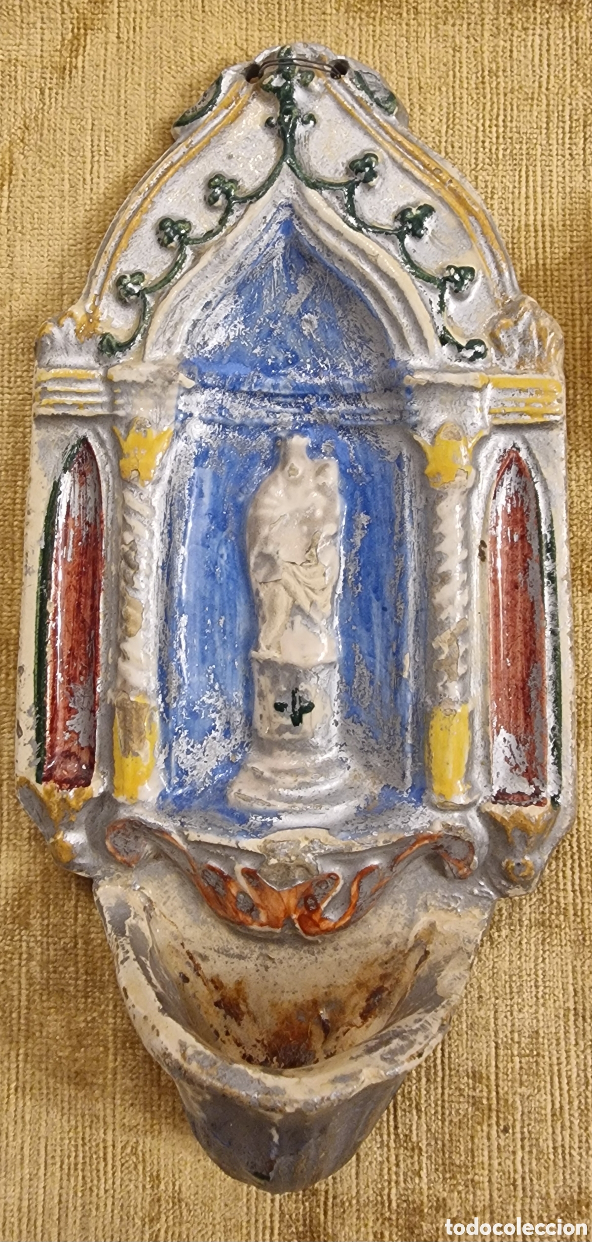 Antig&uuml;edades: Muy antigua benditera en cer&aacute;mica con la Virgen del Pilar