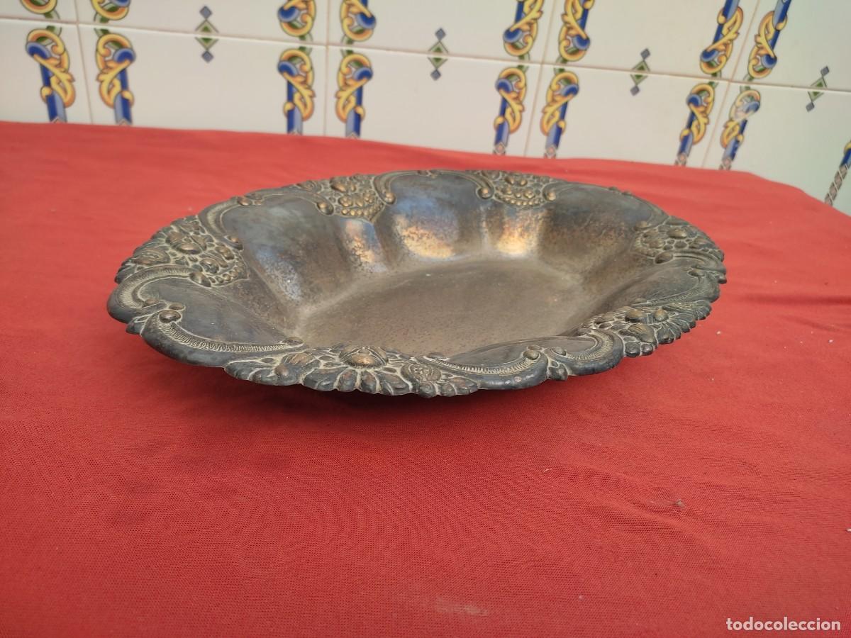 Antig&uuml;edades: antigua bandeja o fuente de alpaca - 35,5cm larga y 24,5cm ancha