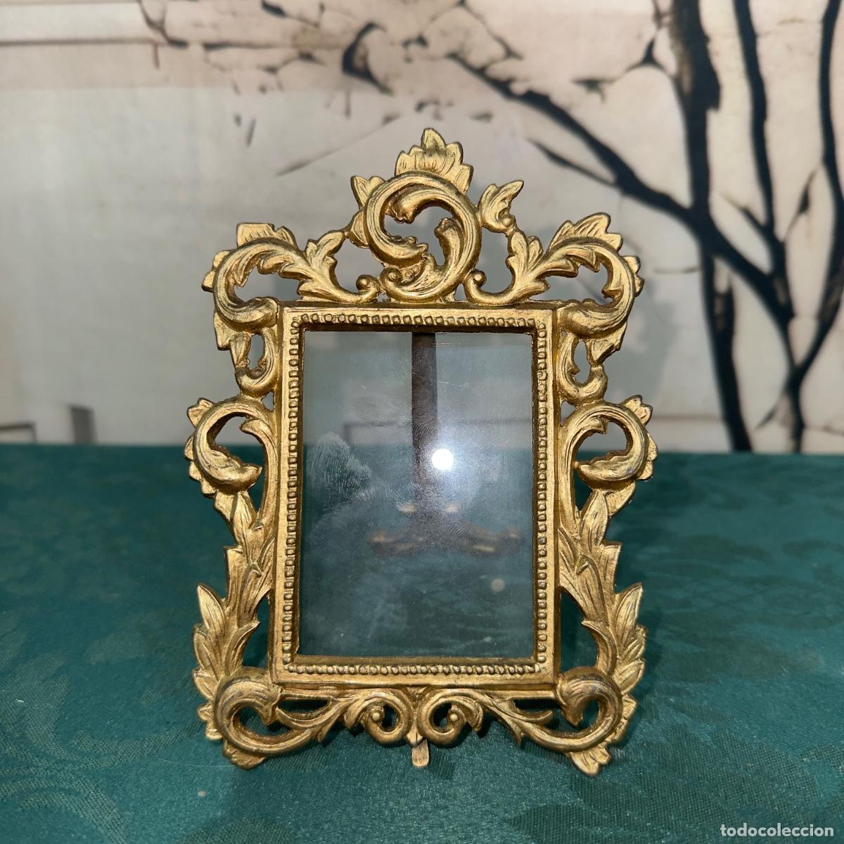 Antig&uuml;edades: Portafotos es un Marco Antiguo de Bronce Dorado
