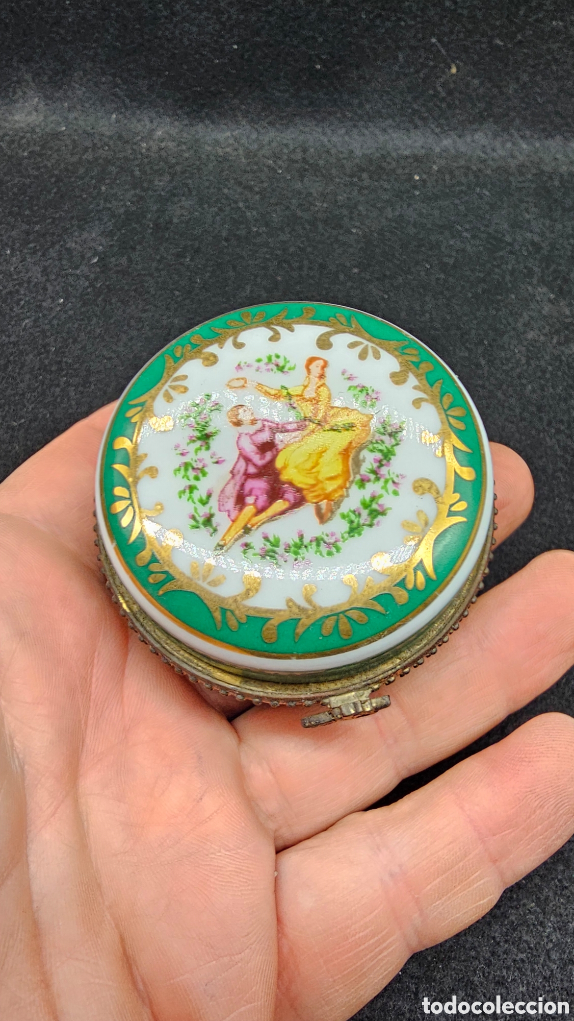 Antig&uuml;edades: Cajita de porcelana de colecci&oacute;n