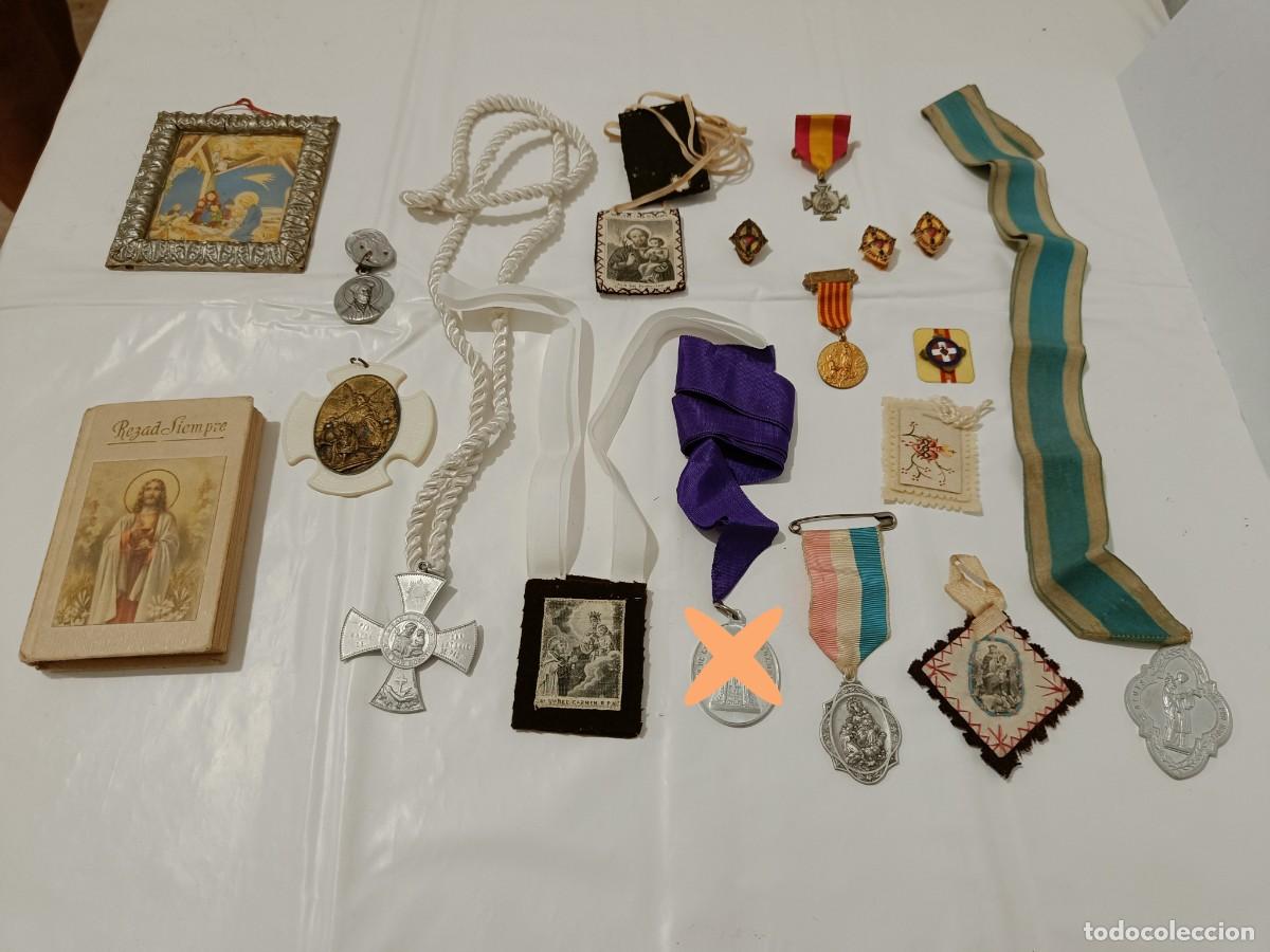 Antig&uuml;edades: Lote colecci&oacute;n religiosa: medallas, escapularios, estampas y plegaria &ldquo;Rez&aacute; siempre&rdquo;