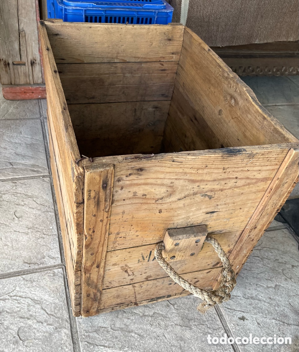 Antig&uuml;edades: Caj&oacute;n antiguo de madera r&uacute;stica. Marcado Marzo 1939. Arroyo Herrera. Santa Cruz de Tenerife.