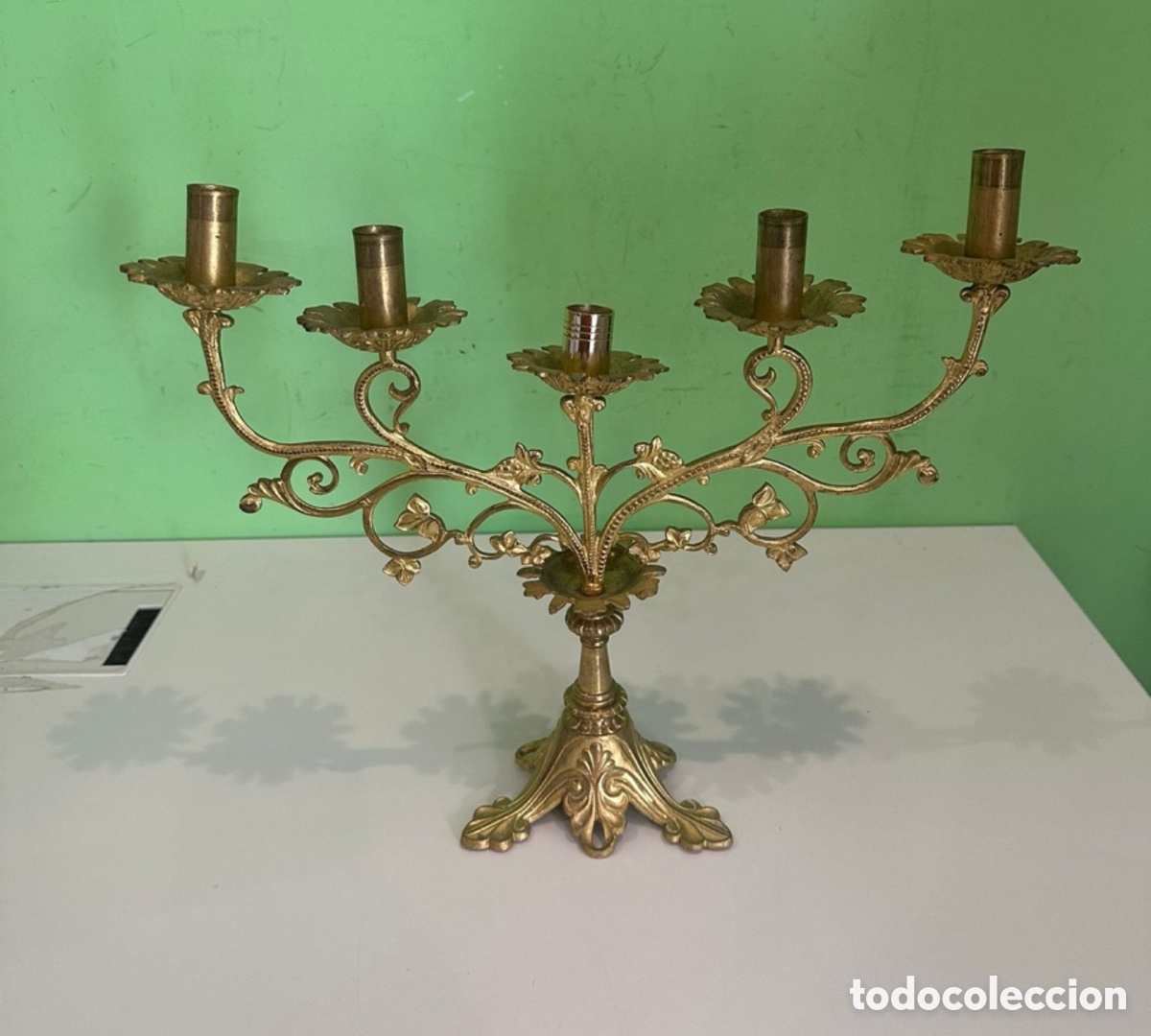 Antig&uuml;edades: Candelabro antiguo de 5 luces en bronce dorado estilo Luis XV &ndash; 40 x 37 cm