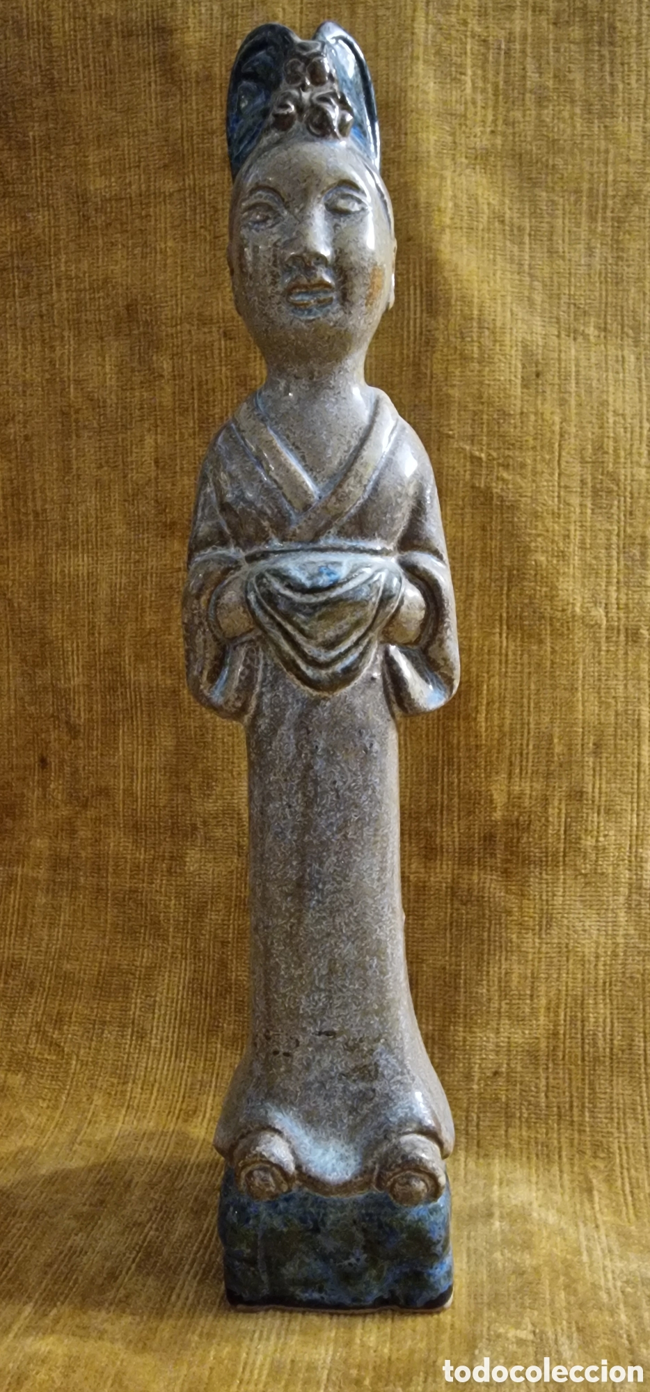 Antig&uuml;edades: Figura de cer&aacute;mica oriental de Francesc El&iacute;aa sellado.